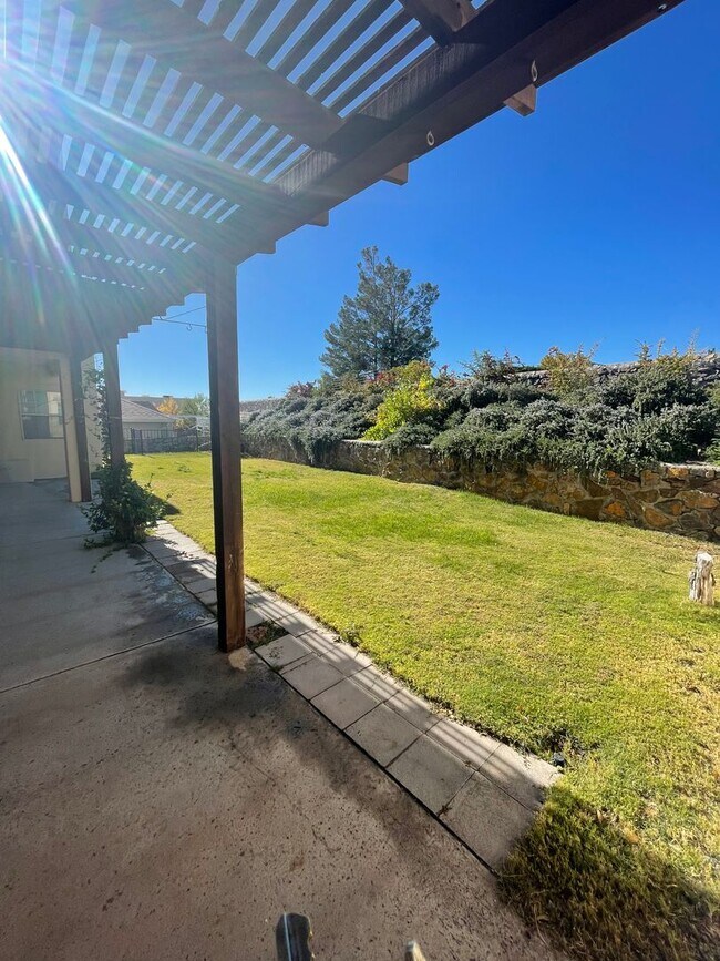 Foto del edificio - Beautiful 3 Bedroom/2.5 Bathroom Home Loca...