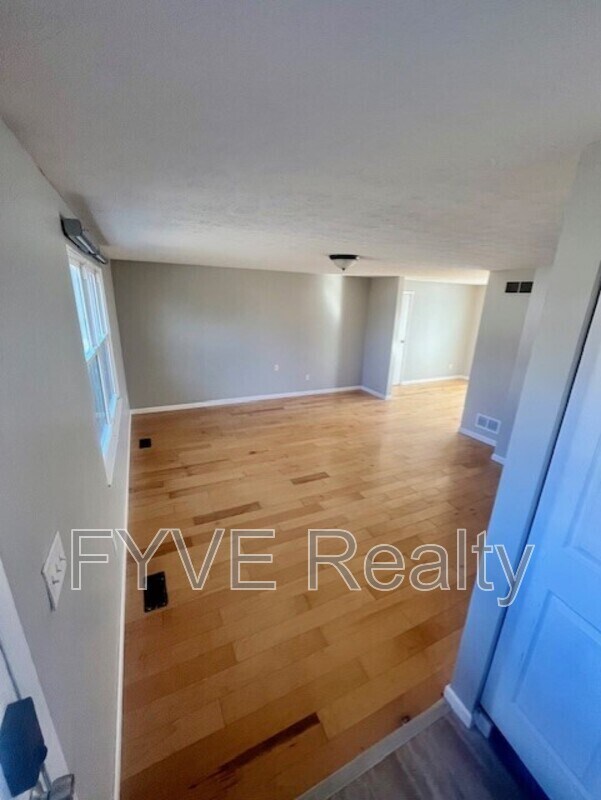 Foto del edificio - 1383 Red Bud Ln