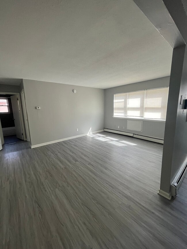 Building Photo - 116 Sherbrooke Ave