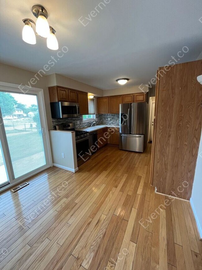 Foto del edificio - Charming 3 bedroom in Madison Heights / Pe...