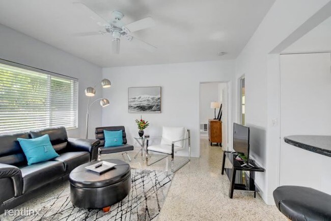 Building Photo - 1 br, 1 bath Condo - 1006 Casuarina Rd Apt 7