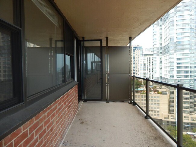 Foto del edificio - 270 Marin Blvd