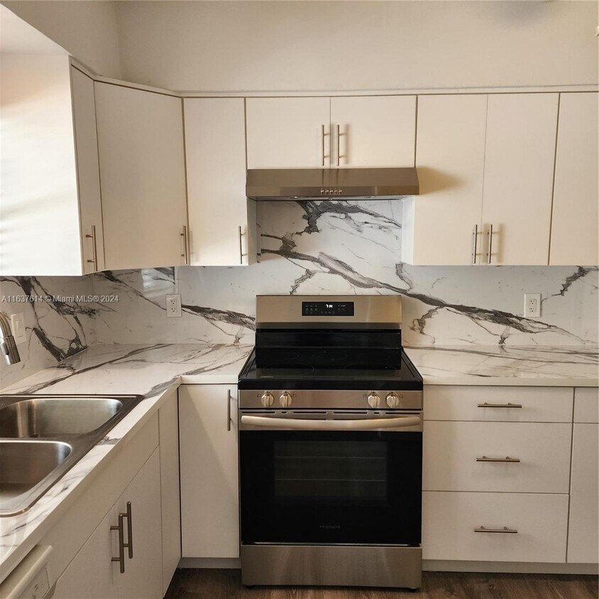 Foto principal - 5340 Orduna Dr