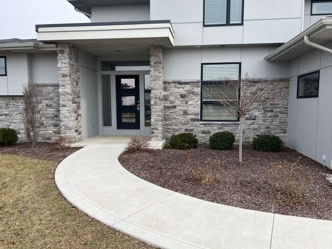 Foto del edificio - 1879 Woodlark Dr