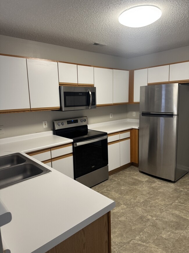 Building Photo - 1304 Wyngate Dr