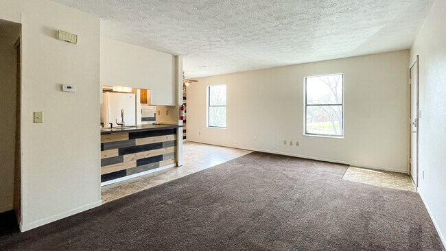 Building Photo - 3238 Charlotte Ct
