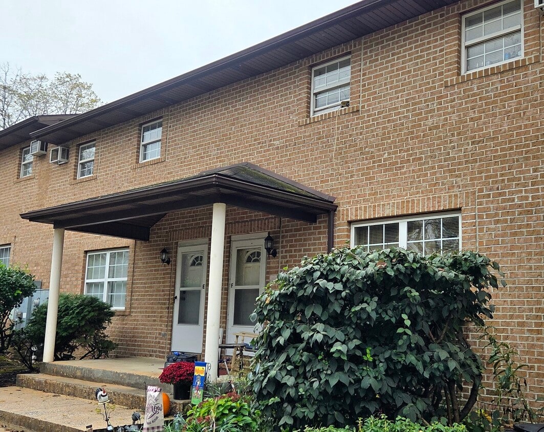 Primary Photo - 10819 Washington Ct