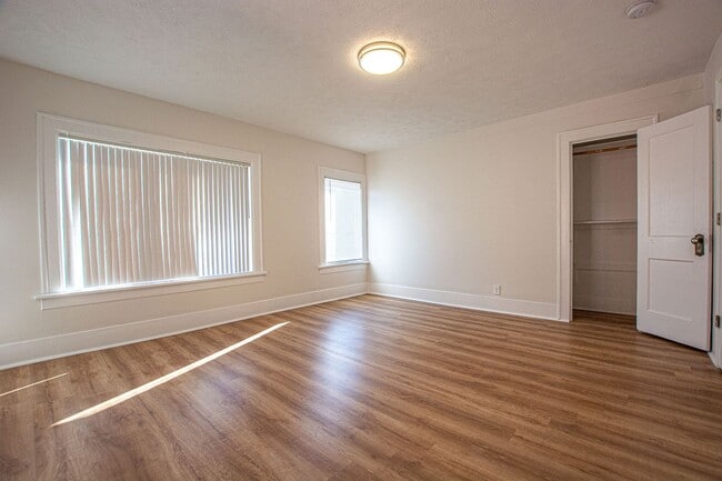 Photo - 3 Bedroom Duplex near downtown Omaha Apartment