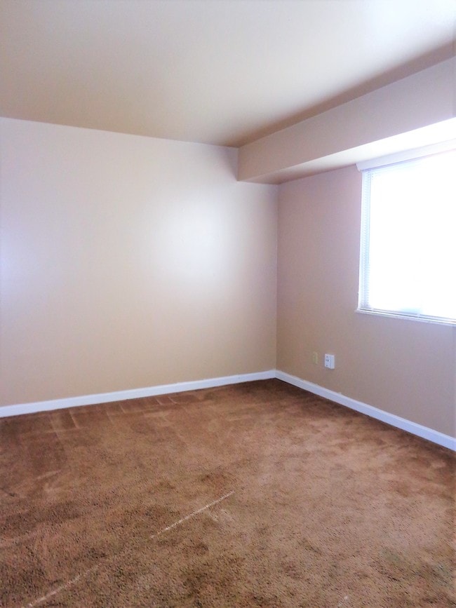 848 Dawnview Ct Unit 848, Florissant, MO 63031 Room for Rent in