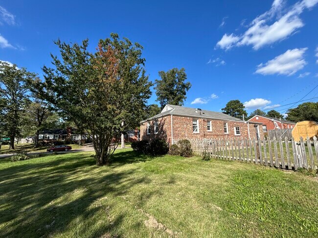 Building Photo - 7513 Parkline Dr