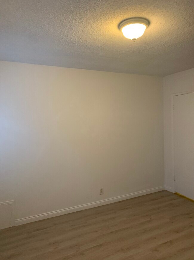Foto del edificio - 11842 Goshen Ave