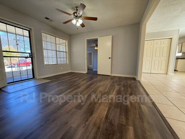 Building Photo - 4921 Wooddale Ave