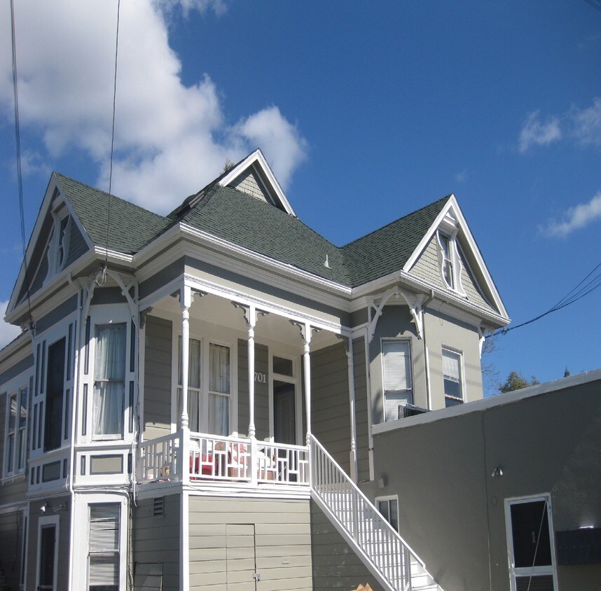 Primary Photo - 1701 Allston Way