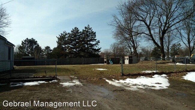 Building Photo - 2754 Chicago Blvd
