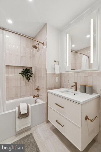 Building Photo - 30 W Allens Ln