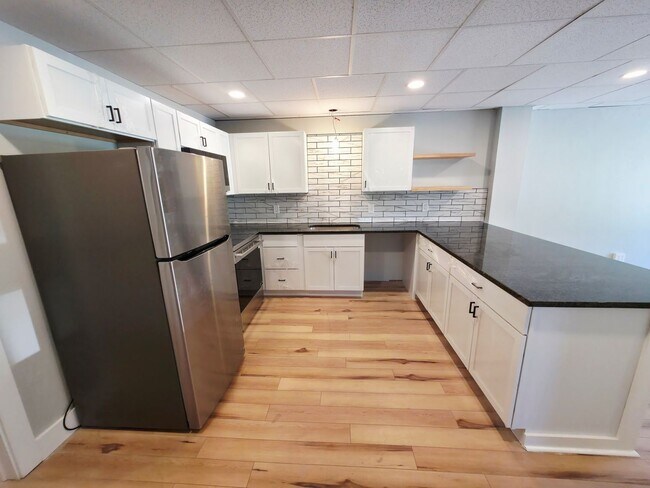 Building Photo - 3915-3917 Mount Troy