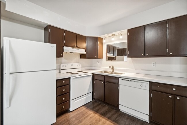 Foto del edificio - Country Club Park Apartments (320 S. Drake LLC)