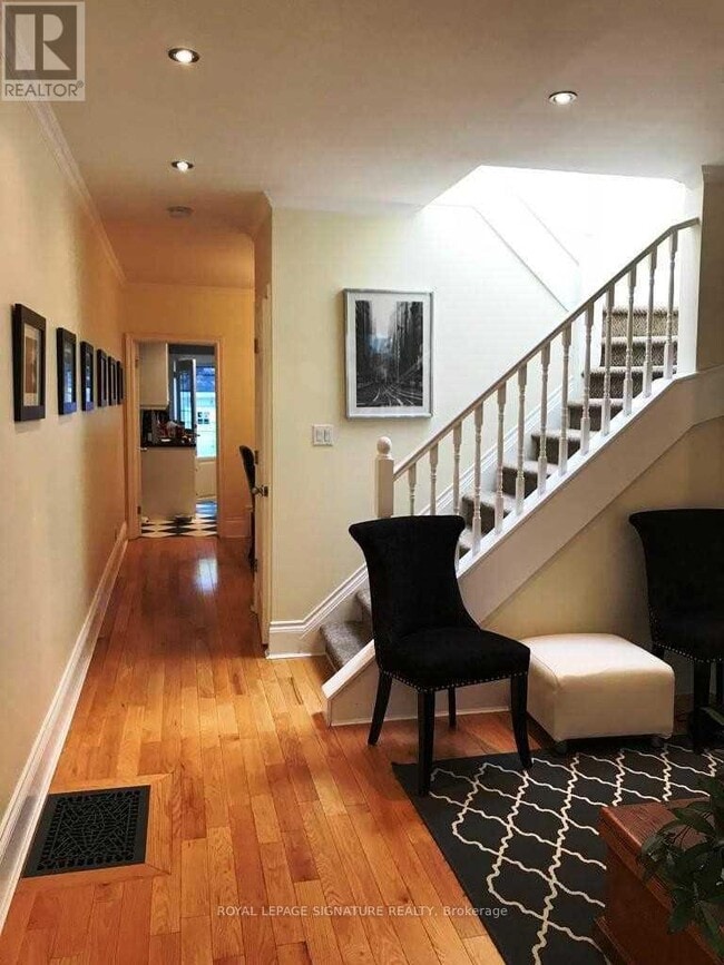 Photo du bâtiment - 348 Logan Ave