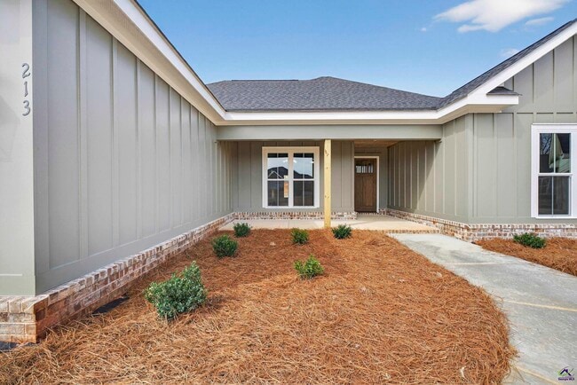 Building Photo - 213 Saraland Trl