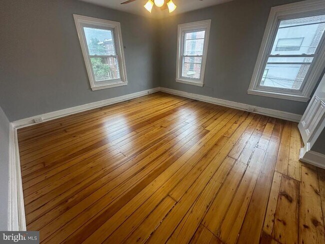 Foto del edificio - 1366 E Columbia Ave