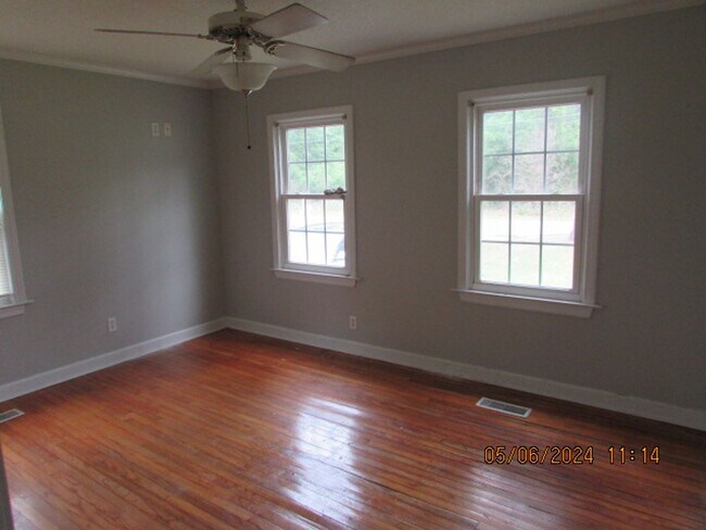Building Photo - Appliances included