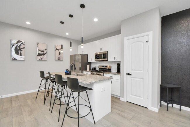 Building Photo - 7418 Mount St