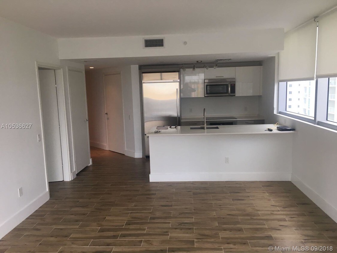 Primary Photo - 1300 Brickell Bay Dr