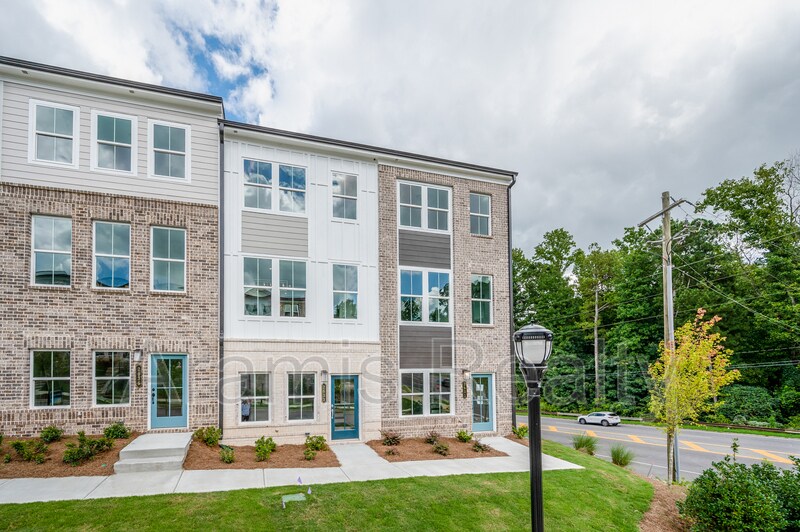 Foto principal - 2633 Creekside Dr