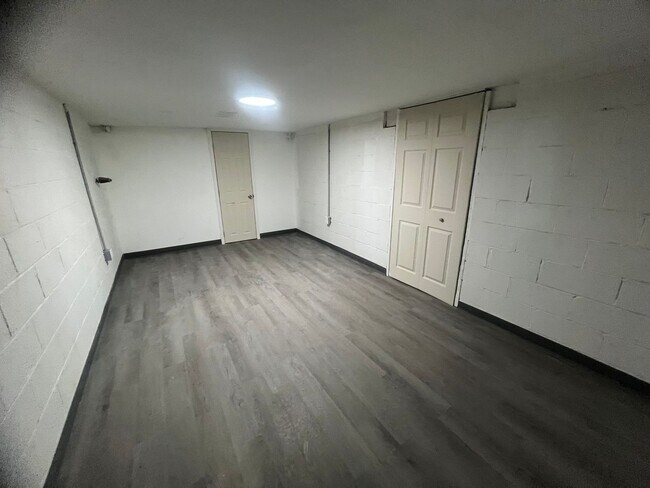 Building Photo - 148 N Broadleigh