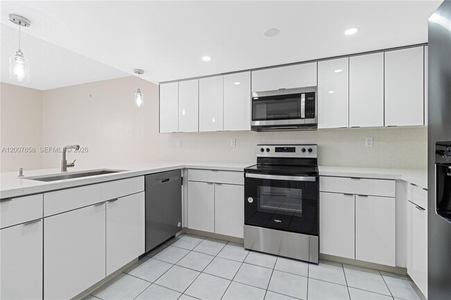 Photo - 9187 Fontainebleau Blvd House