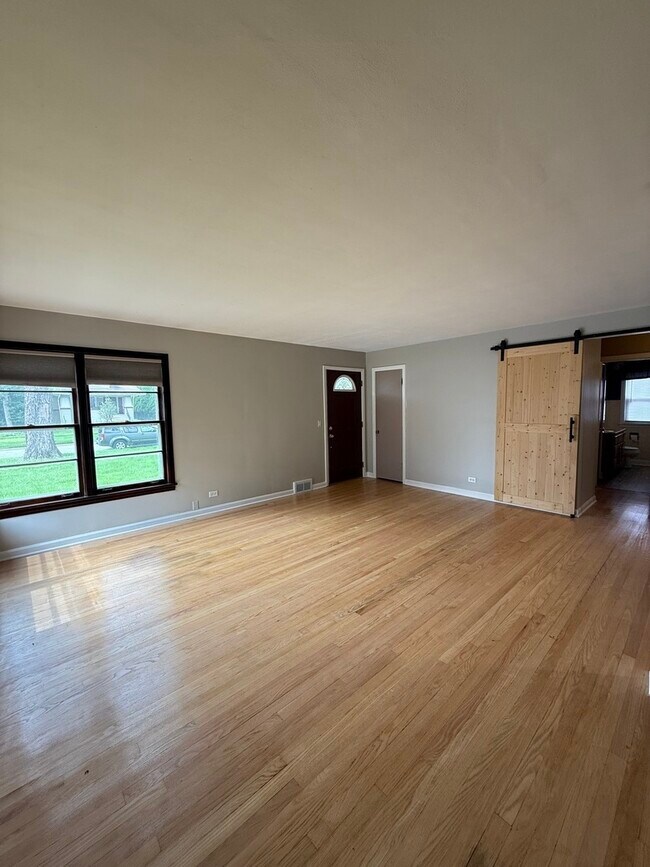 Foto del edificio - 479 N Elm Ave