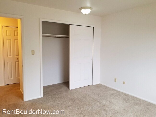 Foto del edificio - 2939 Marine St