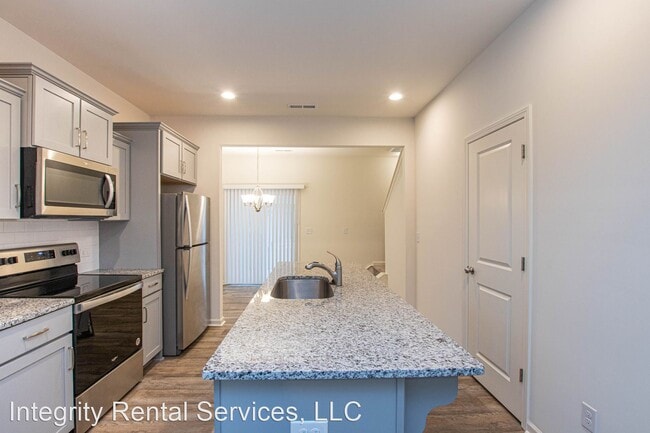 Building Photo - 2 br, 2.5 bath House - 14145 Clayborn St