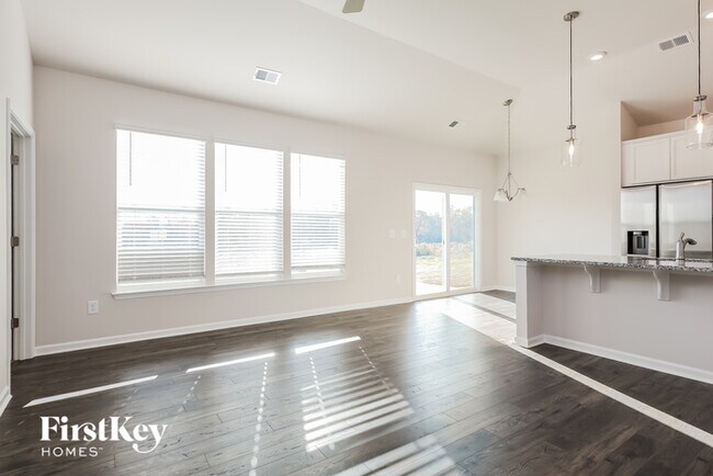 Foto del edificio - 901 Birchcrest Wy