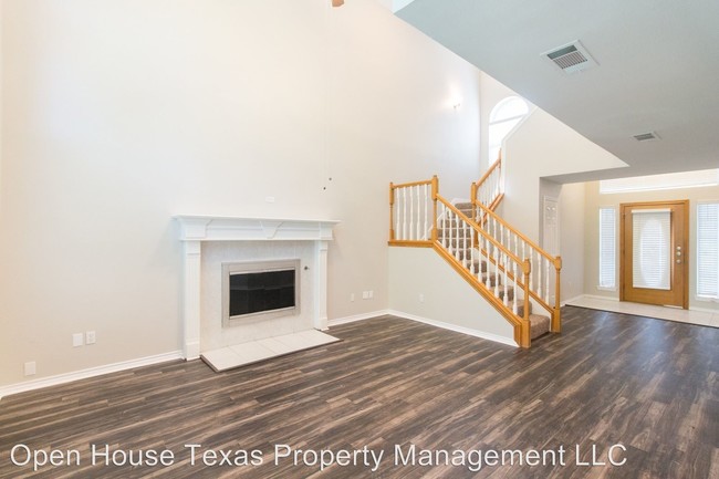 Building Photo - 3 br, 2.5 bath House - 1501 Cat Mountain Trl
