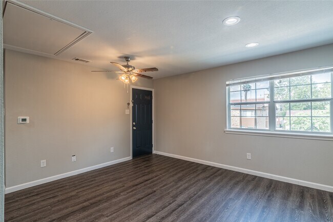 Building Photo - 3102 Wentworth St