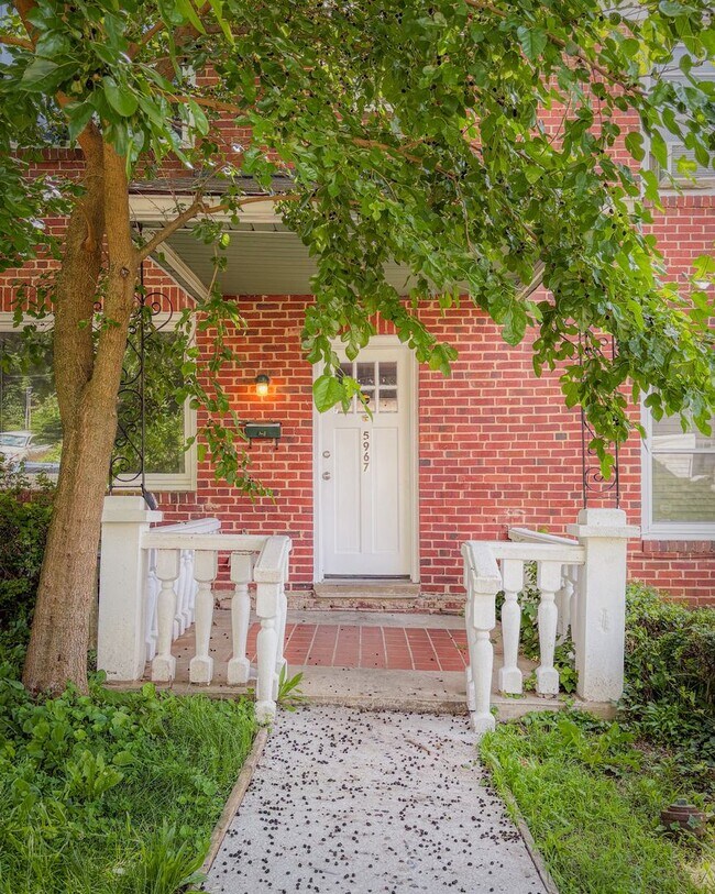 Foto del edificio - 5967 Glen Falls Ave