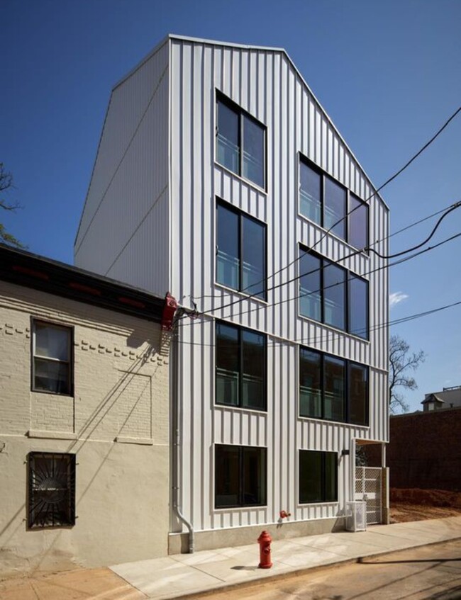 Building Photo - 2011 Cambridge St