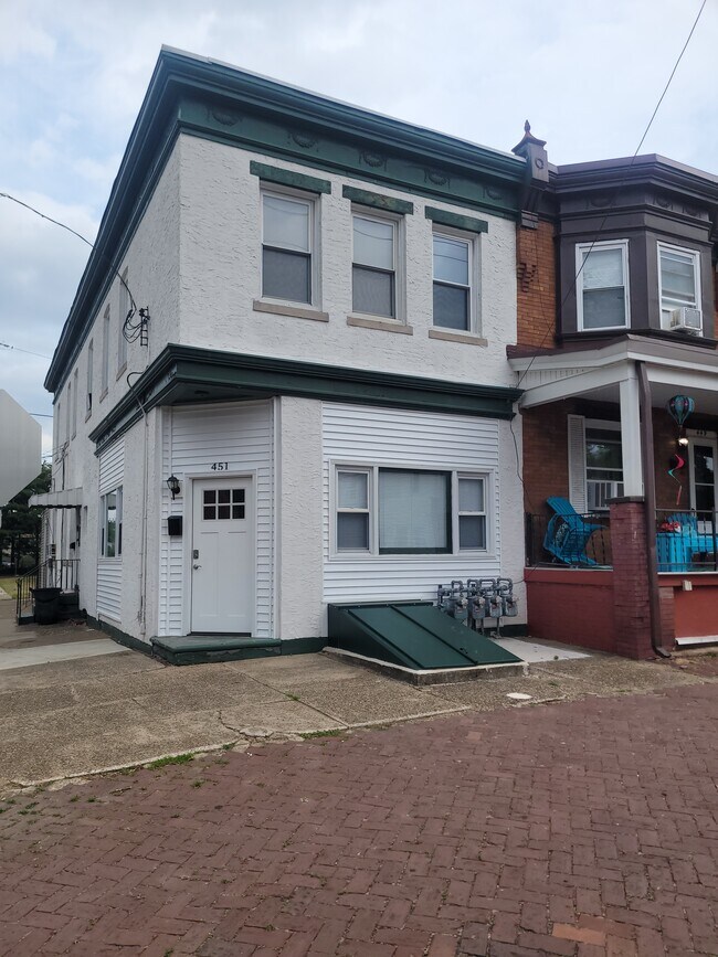 Foto del edificio - 451 Jefferson Ave
