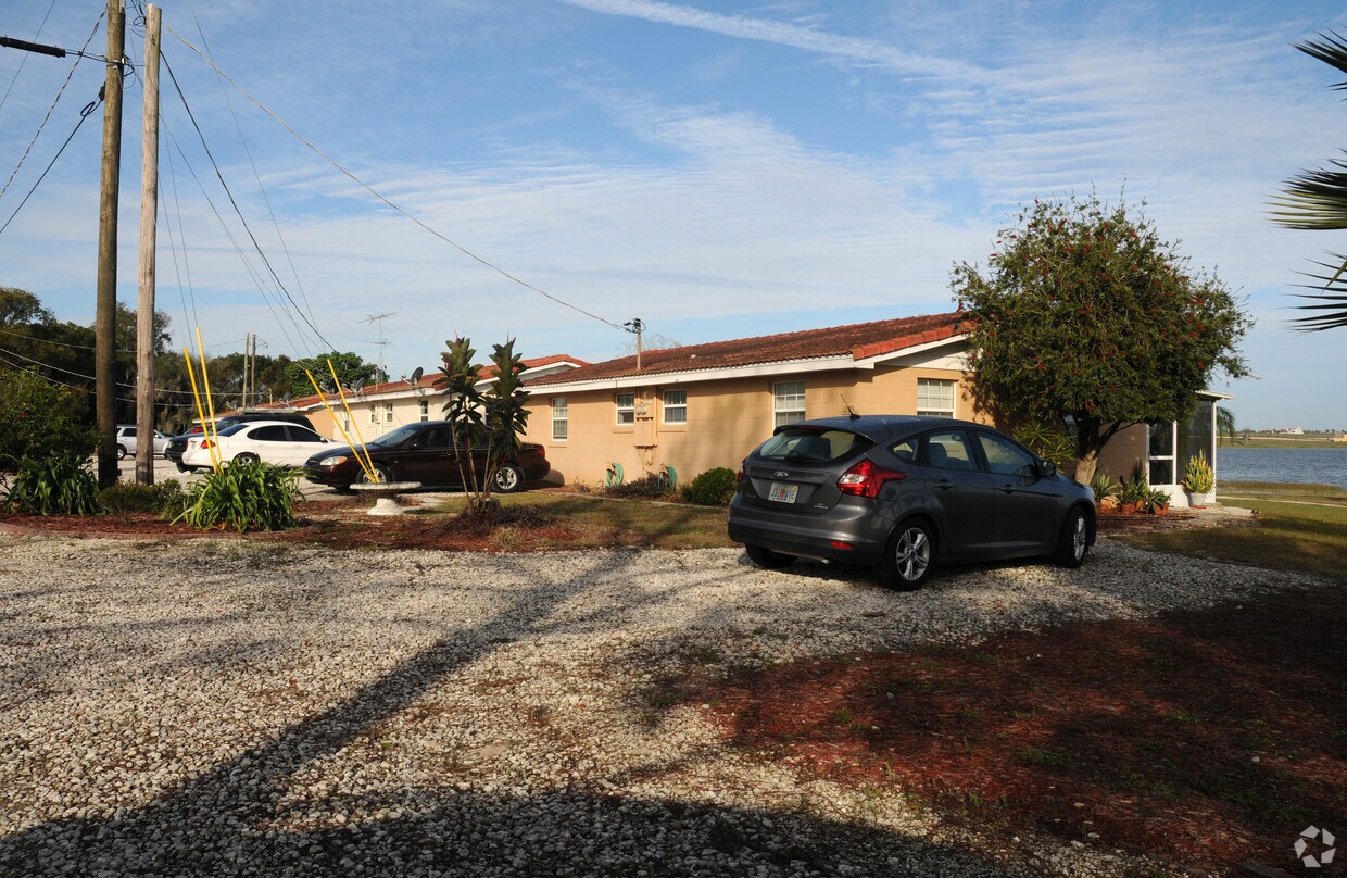 1201 W Pierce St, Lake Alfred, FL 33850 Apartments in Lake Alfred, FL