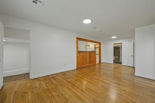 Foto del edificio - 713 NE 34th Terrace