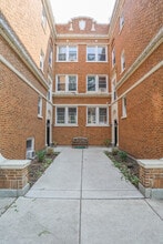 Building Photo - 3947 N Hoyne Ave
