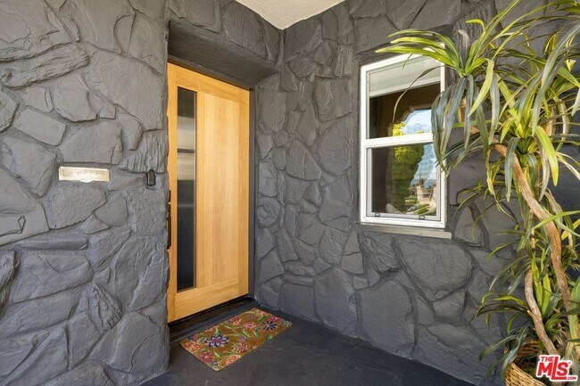 Building Photo - 2400 W 74th St