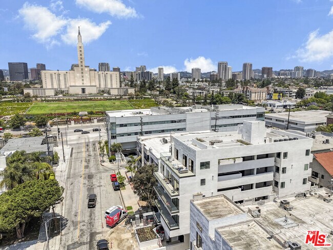 Foto del edificio - 1822 Overland Ave