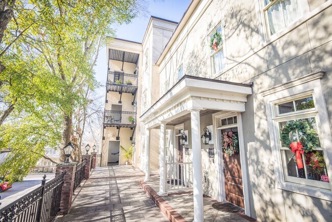 Building Photo - River View / Historic Wilmington / Fully F...