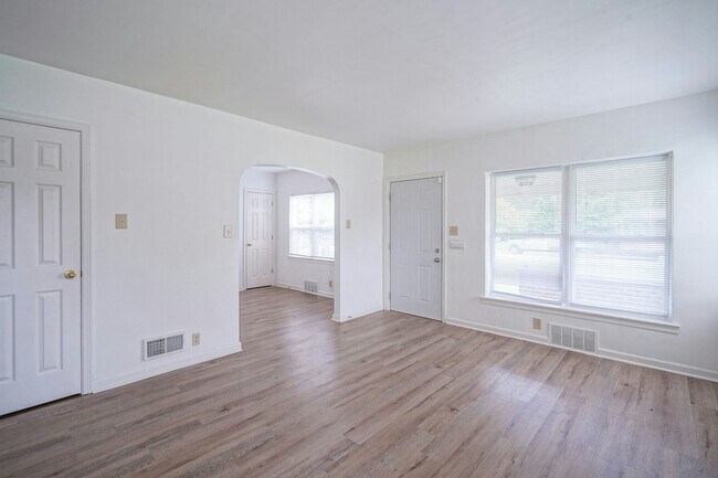 Foto del edificio - 5159 E 16th St
