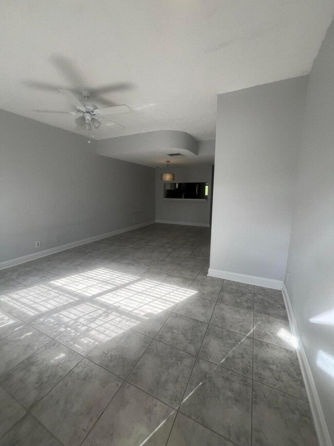Foto del edificio - 7823 Sanibel Dr