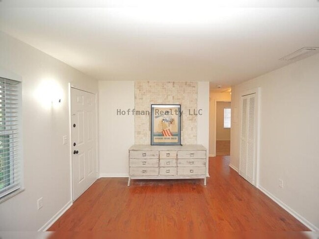 Photo - Hyde Park/Soho 2/1 Condo