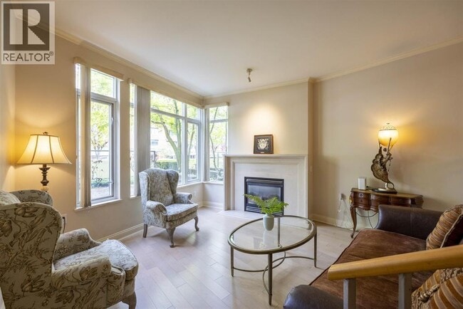 Photo du bâtiment - 638 W 45th Ave