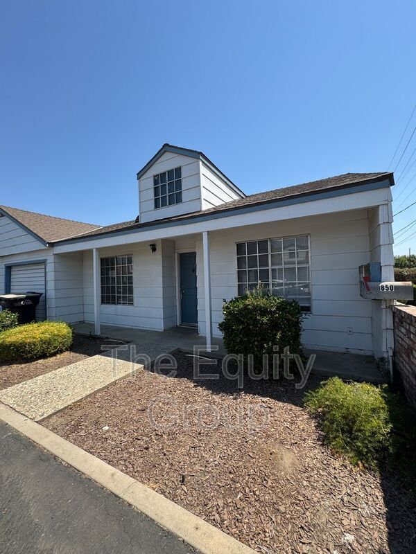 Building Photo - 850 E Merritt Ave